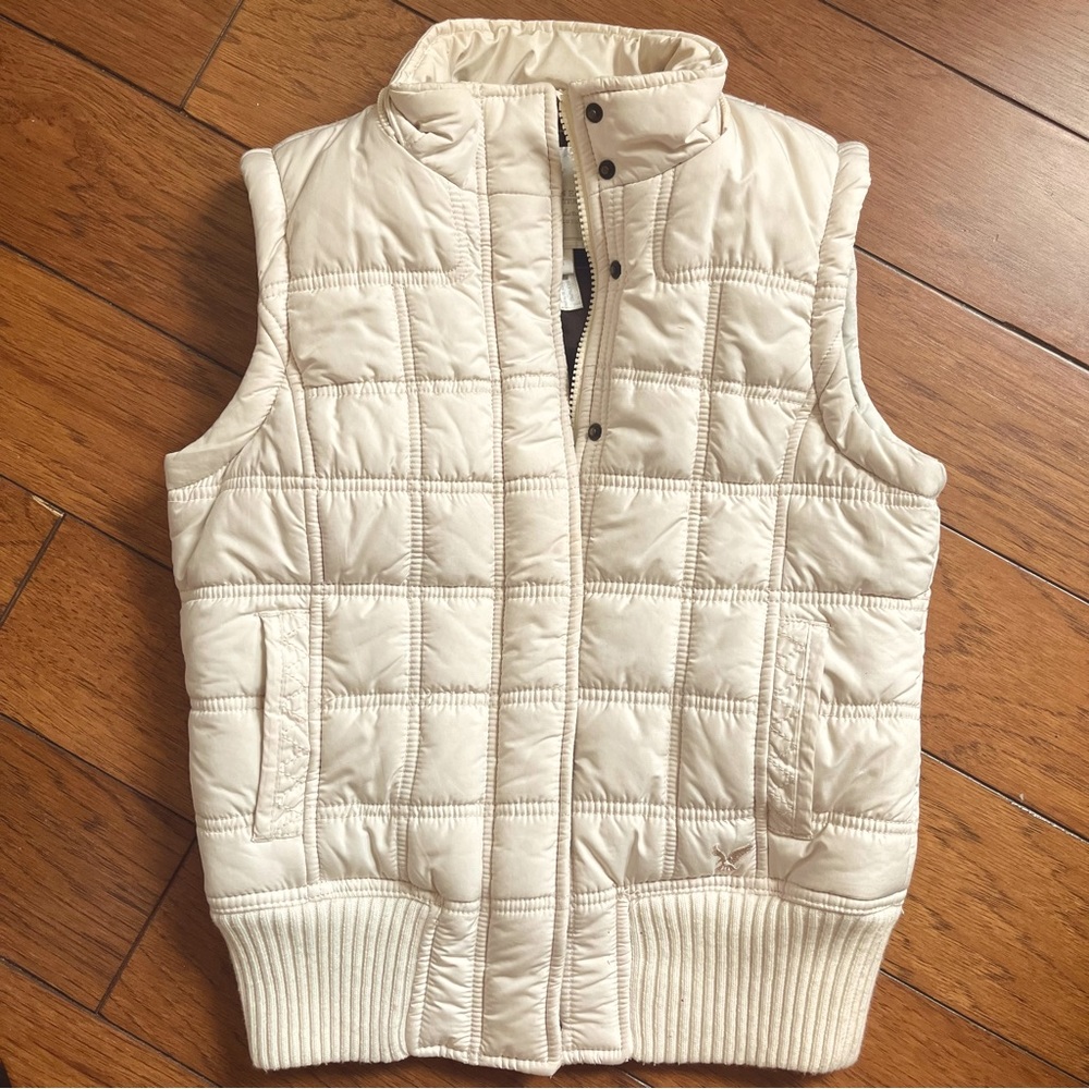 American Eagle white puffer jacket vest